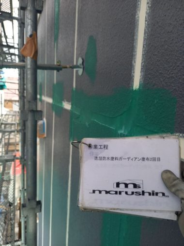 外壁：透湿防水塗料