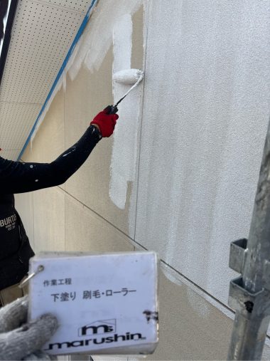 外壁：下塗り