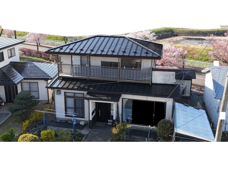 紫波郡　M様邸　母屋・小屋屋根塗装工事